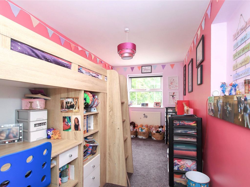 5 bed detached house for sale in Eatongate Close, Edlesborough, Buckinghamshire LU6, £520,000