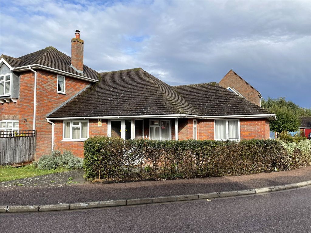 2 bed bungalow for sale in Wivelsfield, Eaton Bray, Dunstable, Central Bedfordshire LU6, £365,000