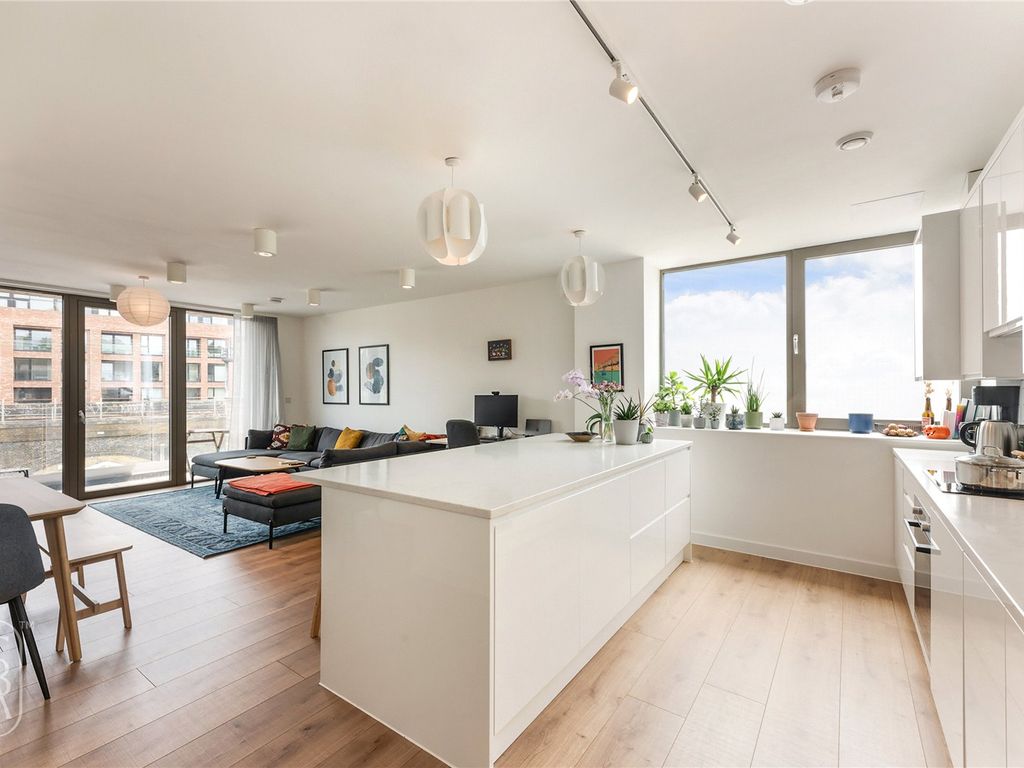 2 bed flat for sale in Helmsley Place, London E8, £945,000