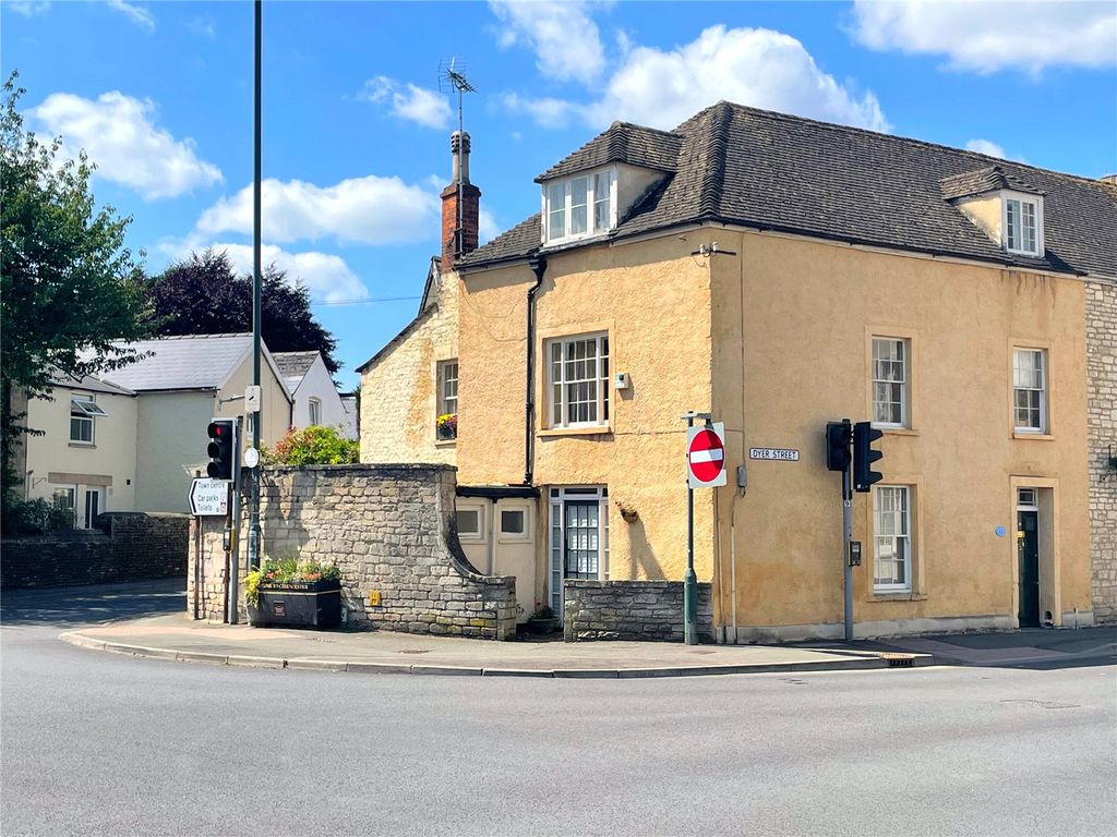 3 bed end terrace house for sale in Dyer Street, Cirencester, Gloucestershire GL7, £385,000