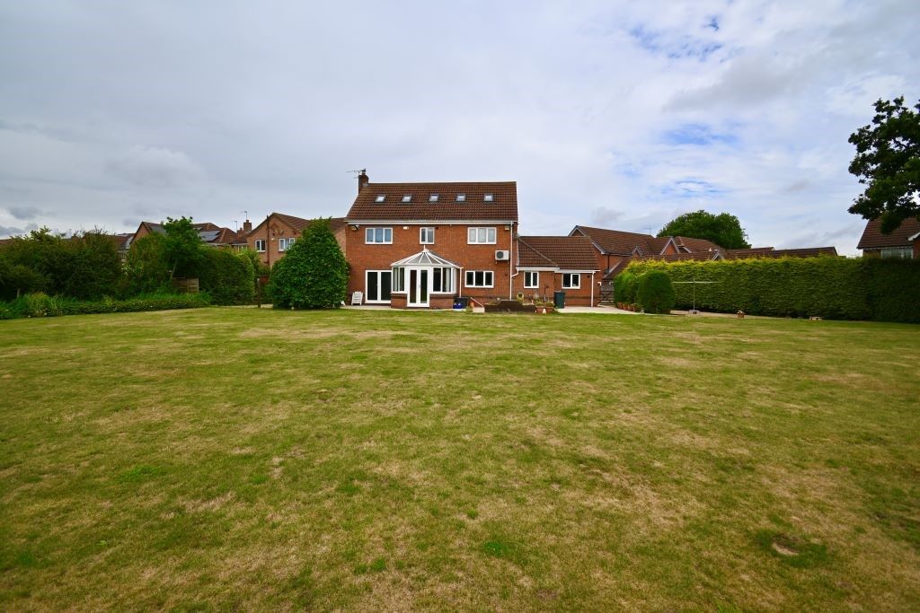 5 bed detached house for sale in Dursley Court, Auckley, Doncaster DN9, £637,000