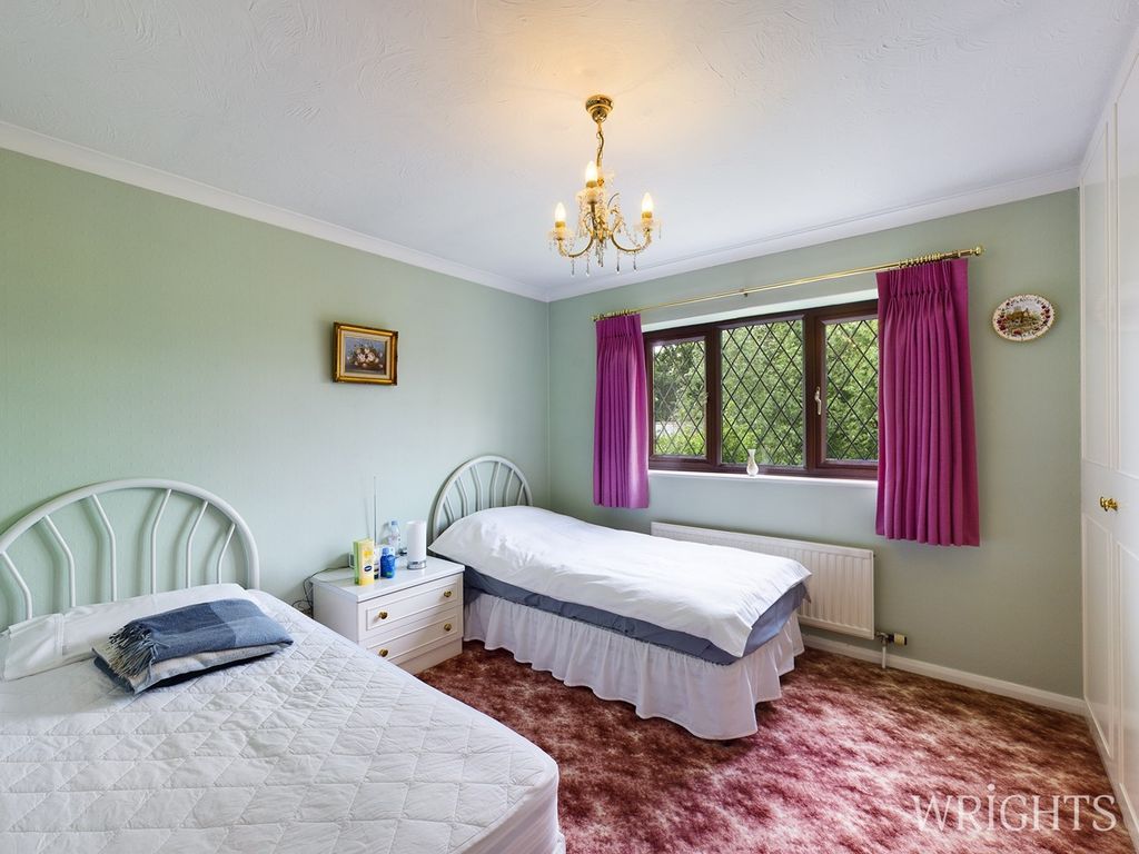 4 bed detached house for sale in Parkside, Welwyn AL6, £700,000