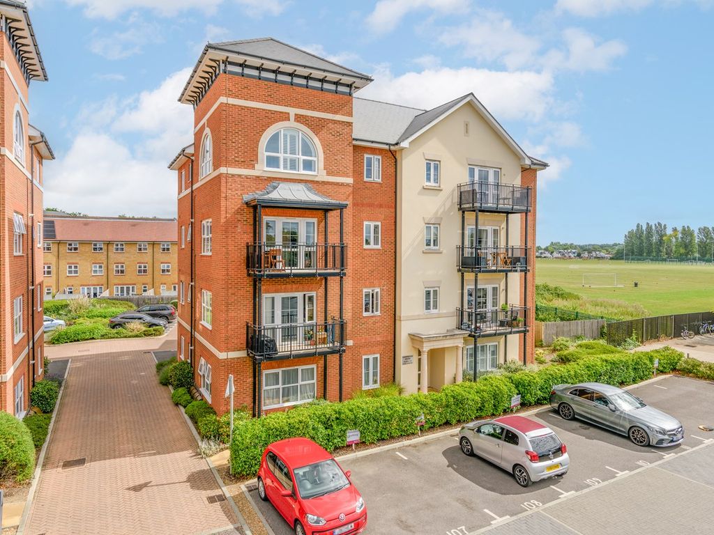 2 bed flat for sale in Bell Farm Way, Hersham, Walton-On-Thames KT12, £375,000