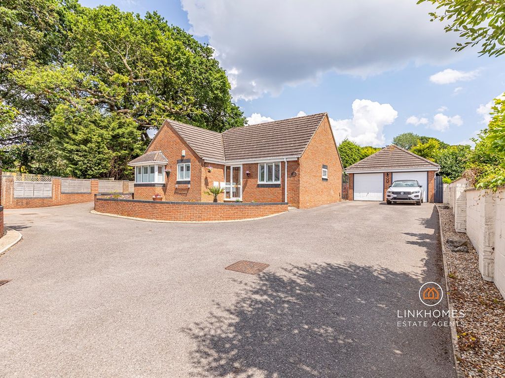 3 bed detached bungalow for sale in Foxholes Road, Poole BH15, £495,000