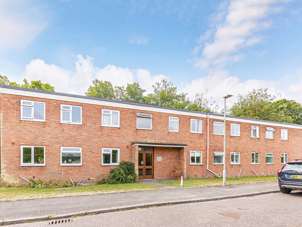 2 bed flat for sale in Steepdene, Lower Parkstone BH14, £230,000