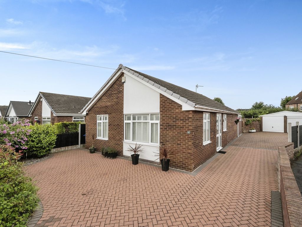 3 bed detached bungalow for sale in Elm Drive, Finningley, Doncaster DN9, £340,000