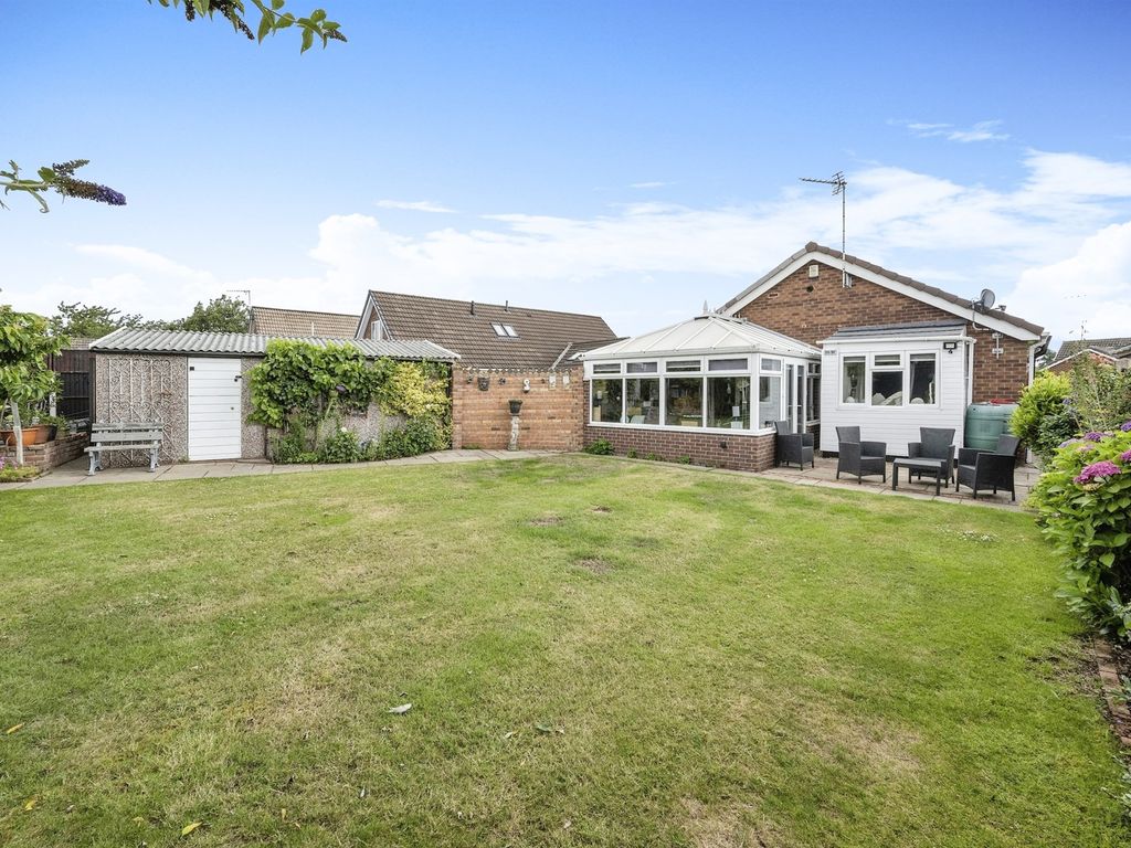 3 bed detached bungalow for sale in Elm Drive, Finningley, Doncaster DN9, £340,000