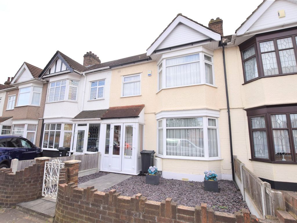 3 bed terraced house for sale in Overton Drive, Romford RM6, £475,000