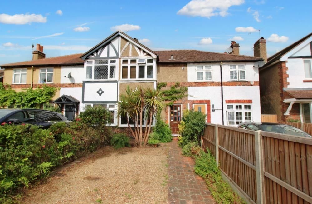 3 bed terraced house for sale in Warenne Road, Fetcham KT22, £475,000
