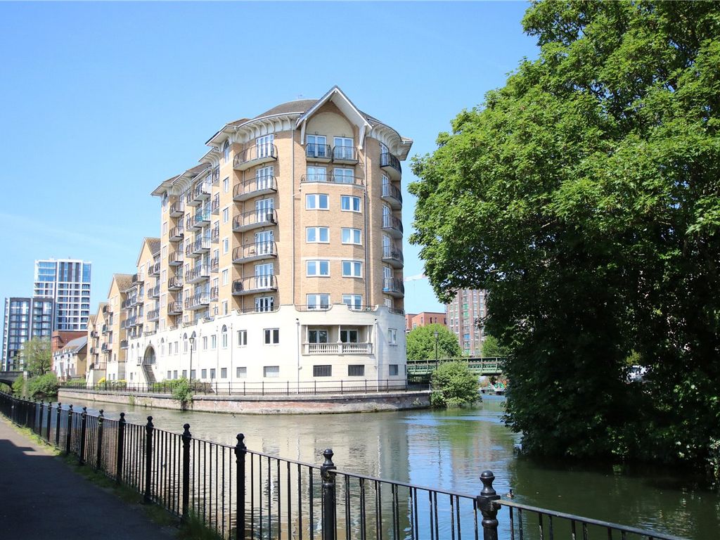 2 bed flat for sale in Blakes Quay, Gas Works Road, Reading, Berkshire RG1, £440,000