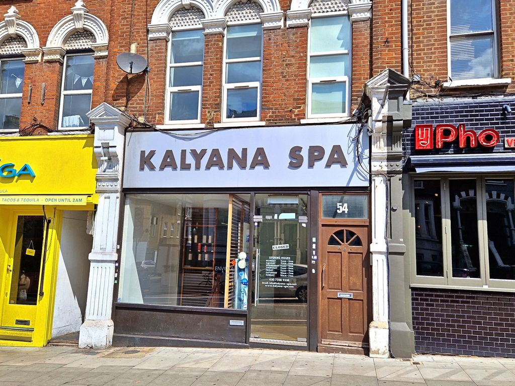 Retail premises to let in Battersea Rise, London SW11, £35,000 pa