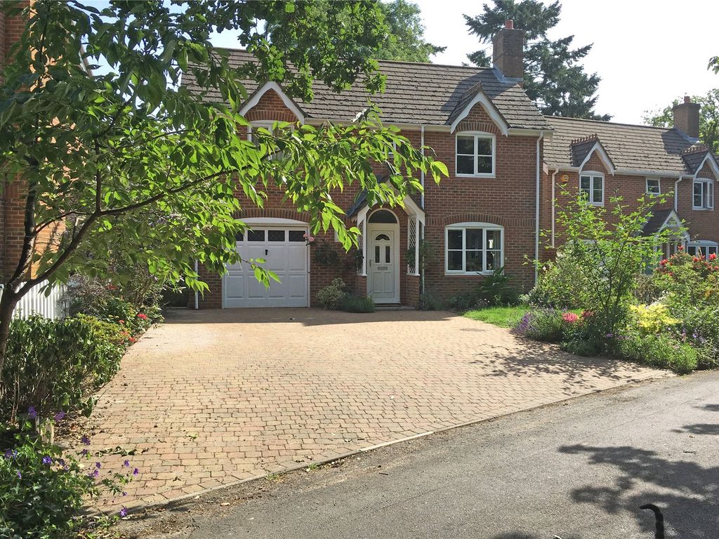 5 bed detached house for sale in Cull Lane, New Milton, Hampshire BH25, £695,000