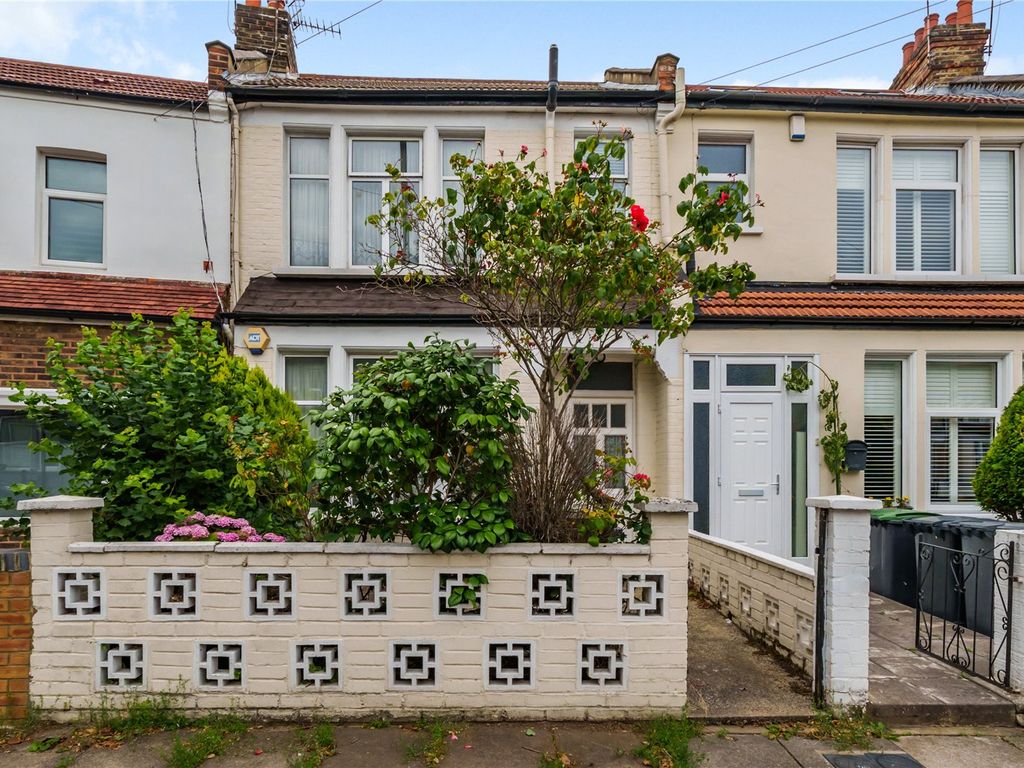 3 bed terraced house for sale in Brampton Road, London N15, £725,000