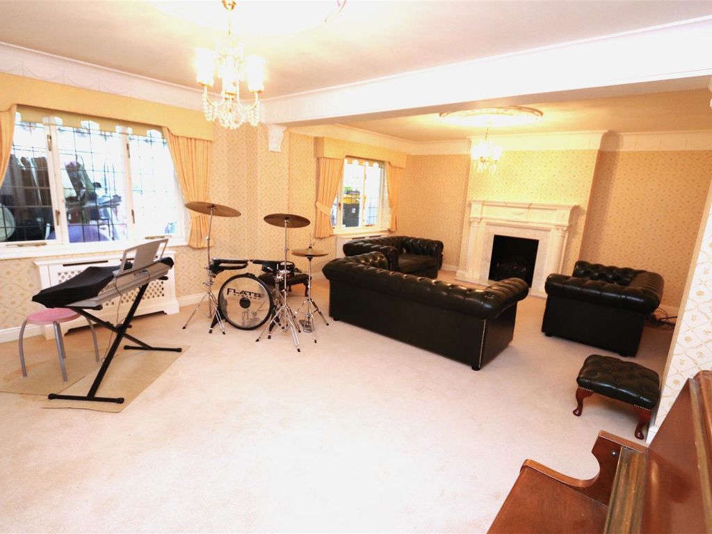 4 bed detached house for sale in Hutton Gate, Hutton Mount, Brentwood CM13, £1,600,000