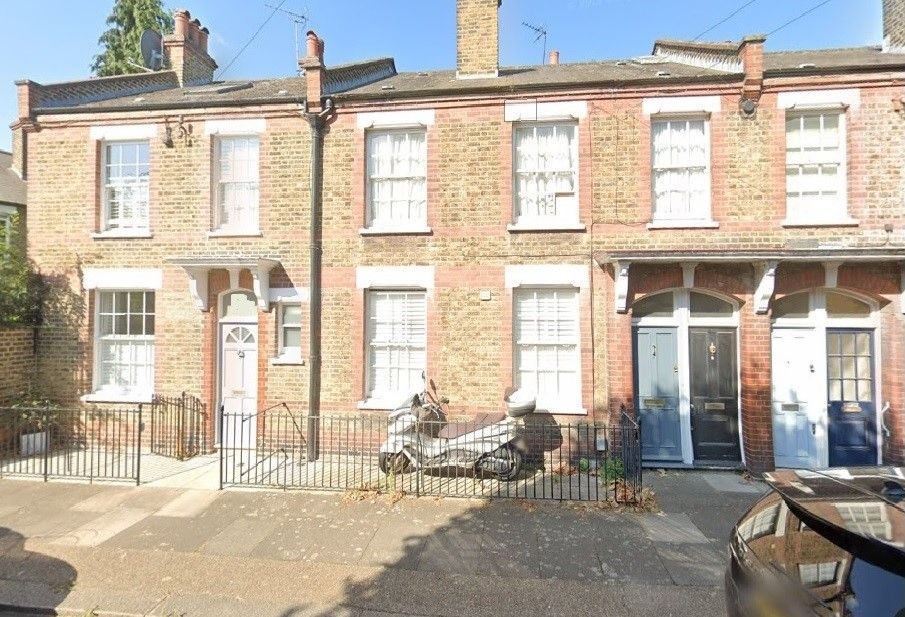 3 bed terraced house to rent in Odger Street, London SW11, £3,380 pcm