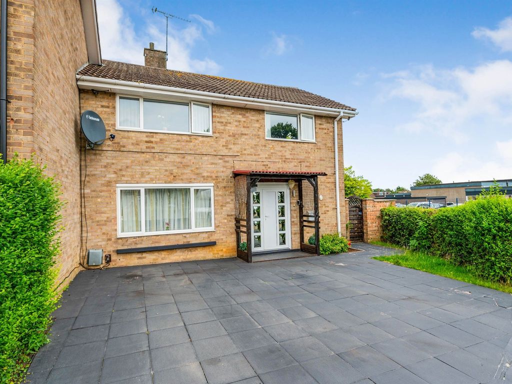 3 bed end terrace house for sale in Howards Drive, Hemel Hempstead HP1, £485,000