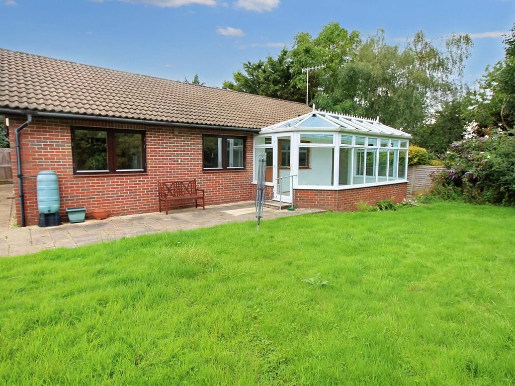3 bed detached bungalow for sale in Karen Drive, Backwell, Bristol BS48, £550,000