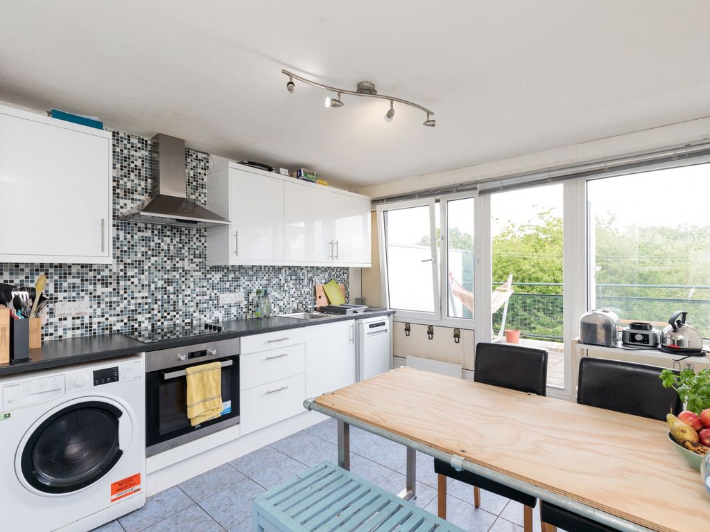 3 bed flat for sale in Wellesley Road, Kentish Town NW5, £525,000