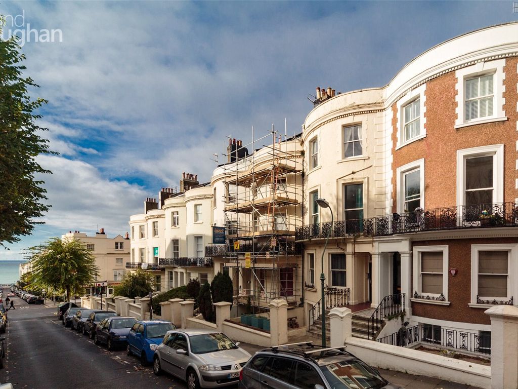 2 bed flat for sale in Brunswick Road, Hove BN3, £365,000