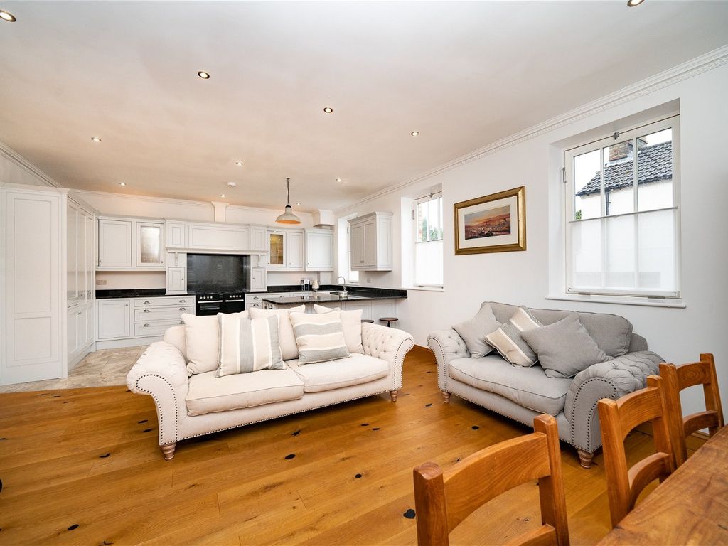 3 bed flat for sale in The Old Chapel, Ivinghoe, Buckinghamshire LU7, £535,000