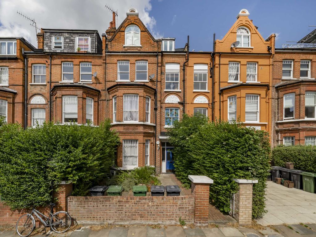 1 bed flat for sale in Goldhurst Terrace, London NW6, £485,000