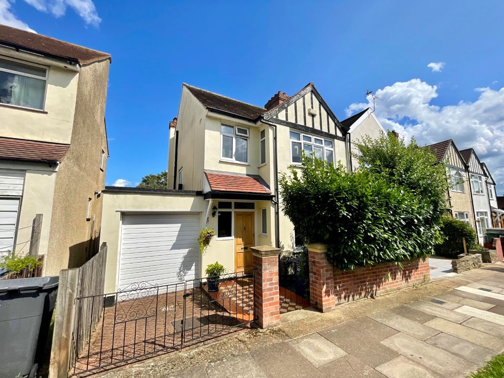 3 bed semi-detached house for sale in Hillview Gardens, Hendon, London NW4, £829,950