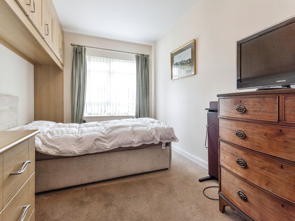 2 bed flat for sale in Elmside Walk, Hitchin SG5, £350,000