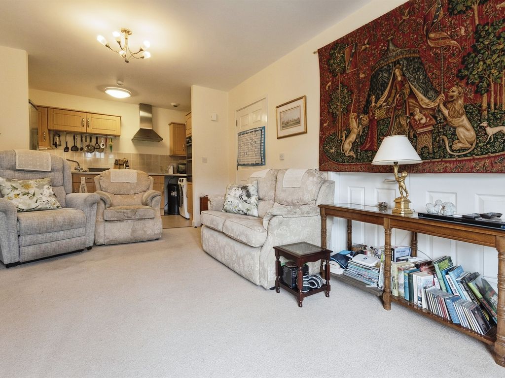 2 bed flat for sale in Elmside Walk, Hitchin SG5, £350,000