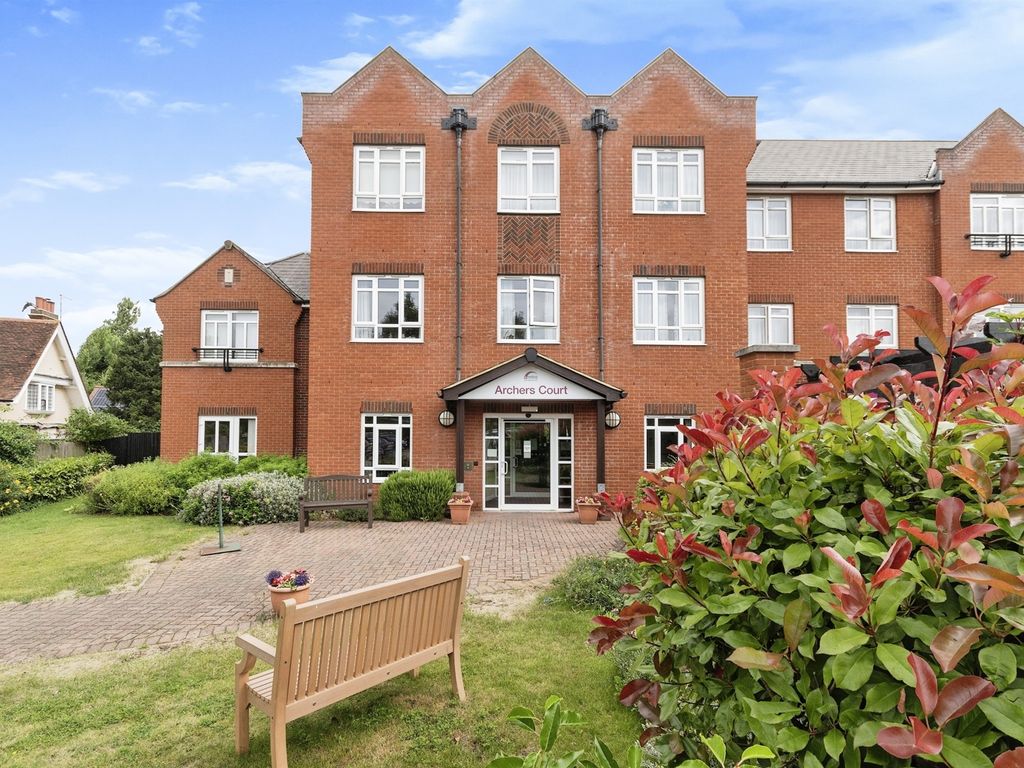 2 bed flat for sale in Elmside Walk, Hitchin SG5, £350,000