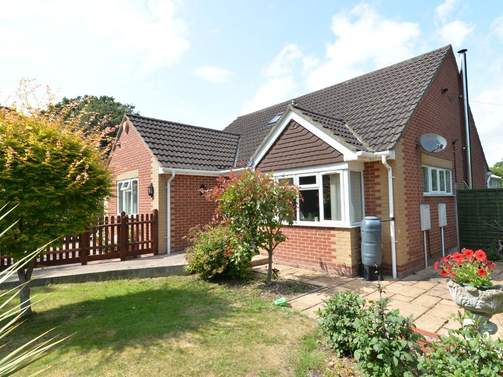 4 bed bungalow for sale in Cull Lane, New Milton, Hampshire BH25, £575,000