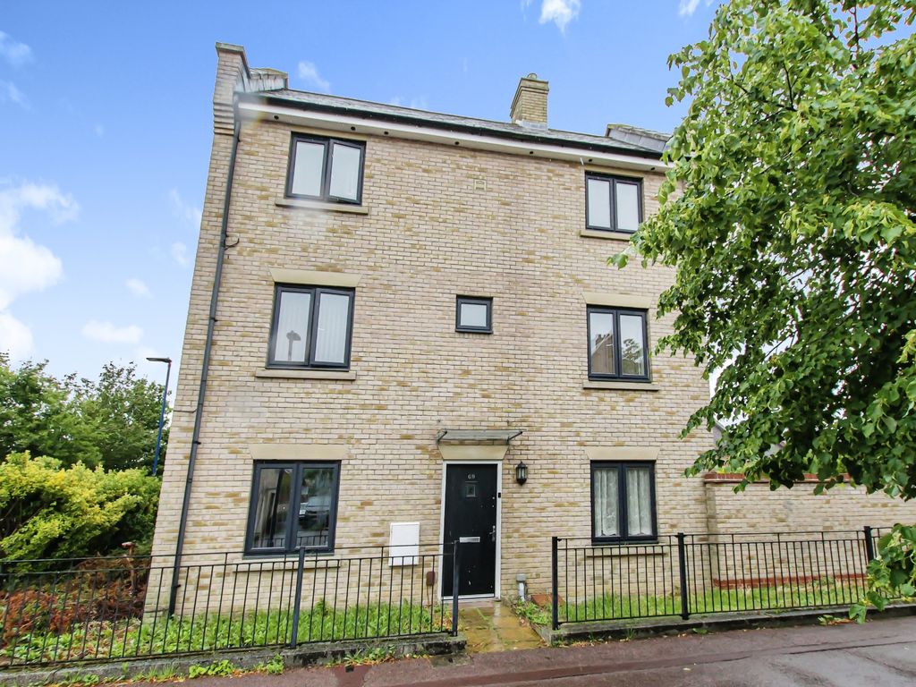 4 bed end terrace house for sale in Aster Way, Cambridge CB4, £495,000