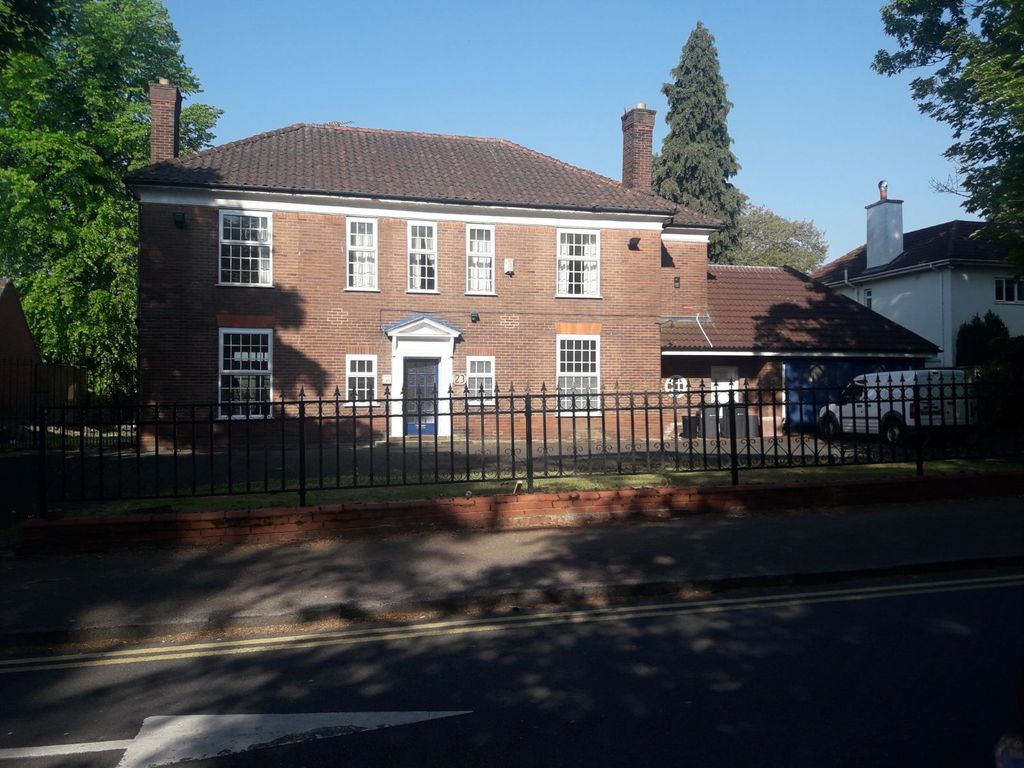 5 bed detached house to rent in Vicarage Road, Edgbaston, Birmingham B15, £2,900 pcm