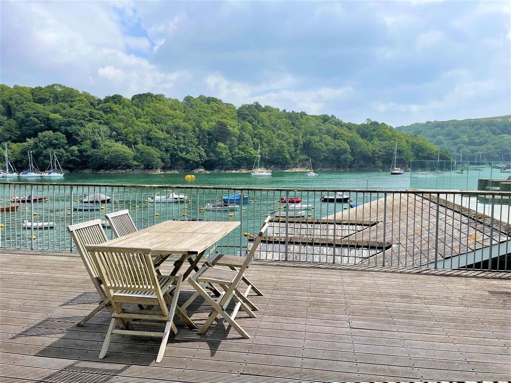 1 bed flat for sale in North Street, Fowey PL23, £600,000