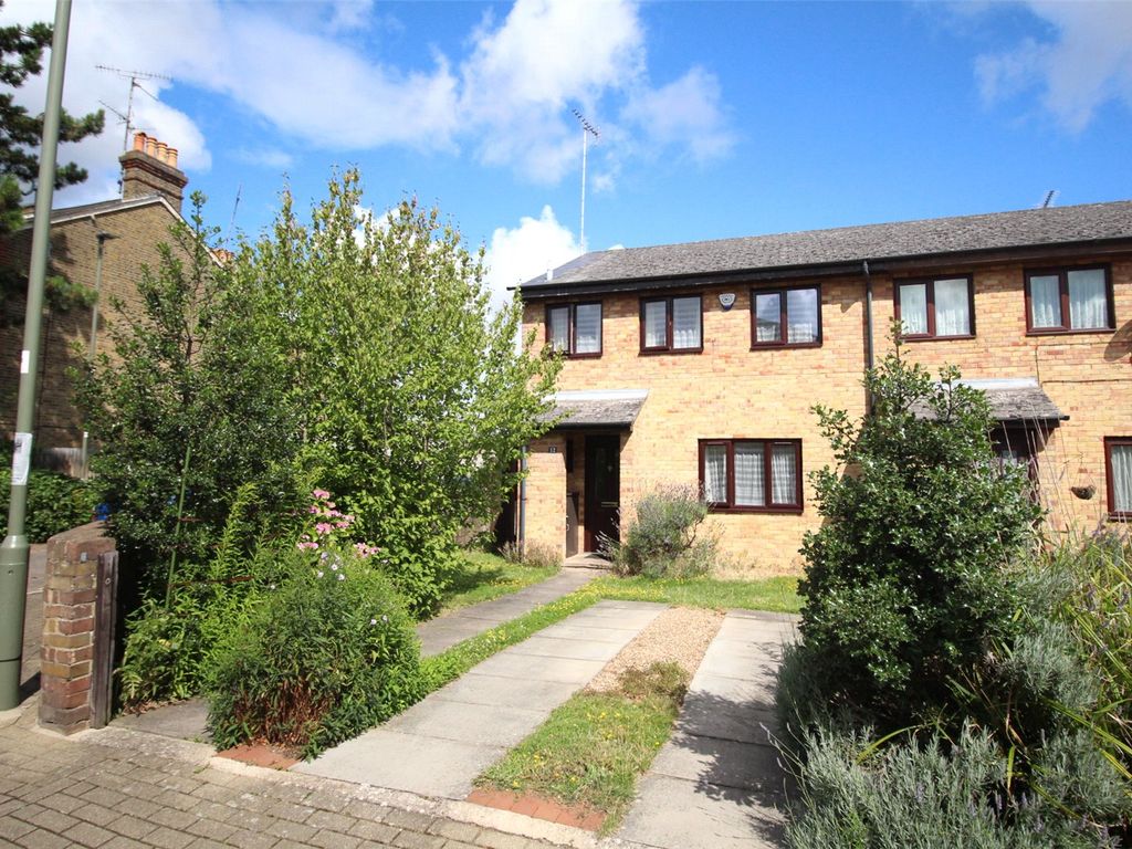 4 bed end terrace house for sale in Leicester Road, Barnet, Hertfordshire EN5, £530,000