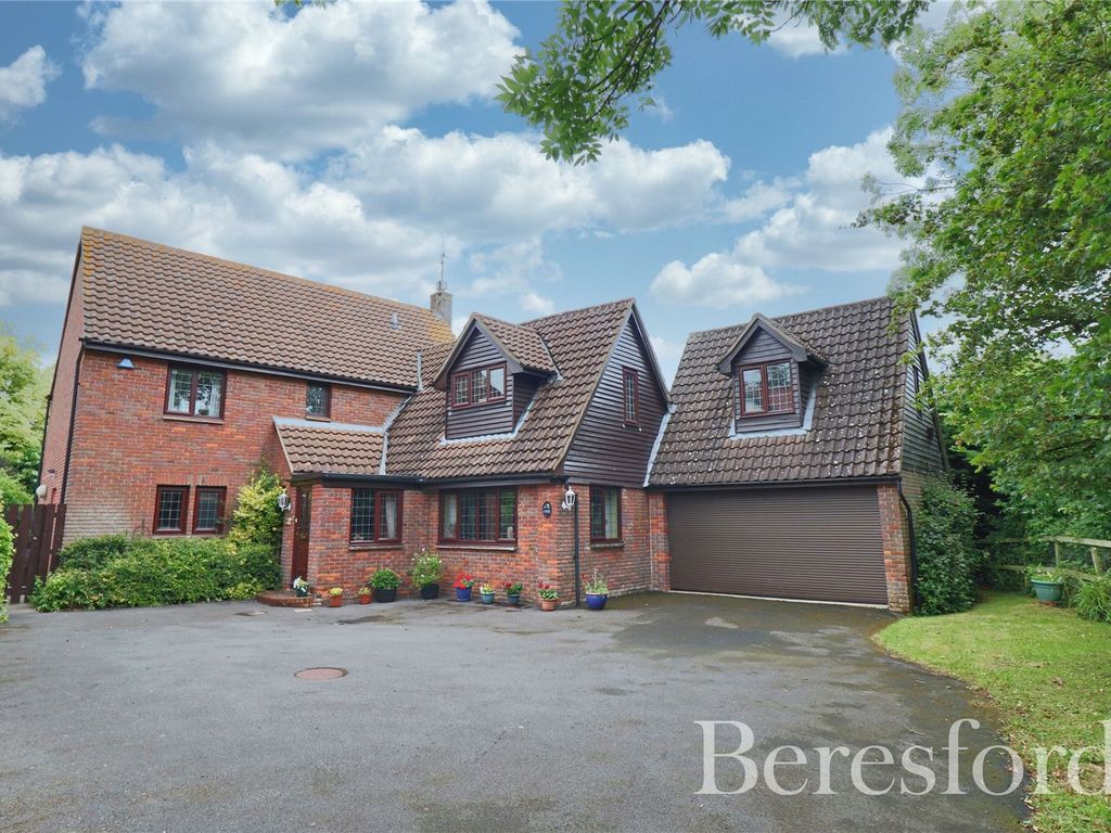 5 bed detached house for sale in Lordswood View, Leaden Roding CM6, £660,000