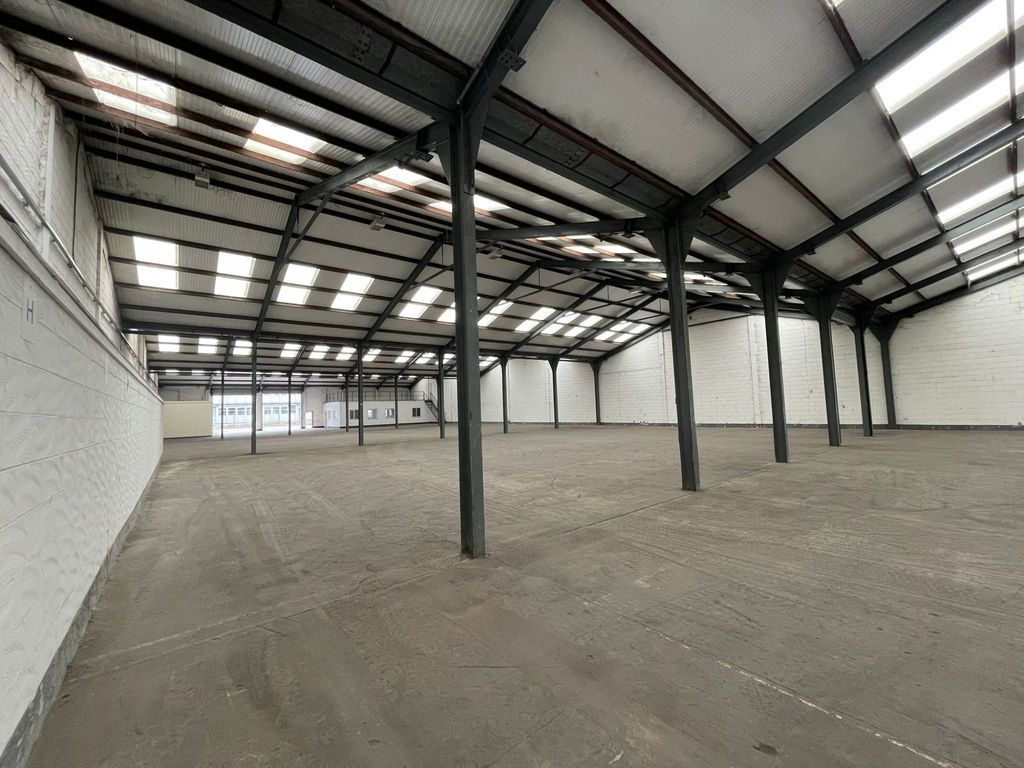Warehouse to let in Whitehill Lane, Royal Wootton, Wiltshire SN4, £144,000 pa