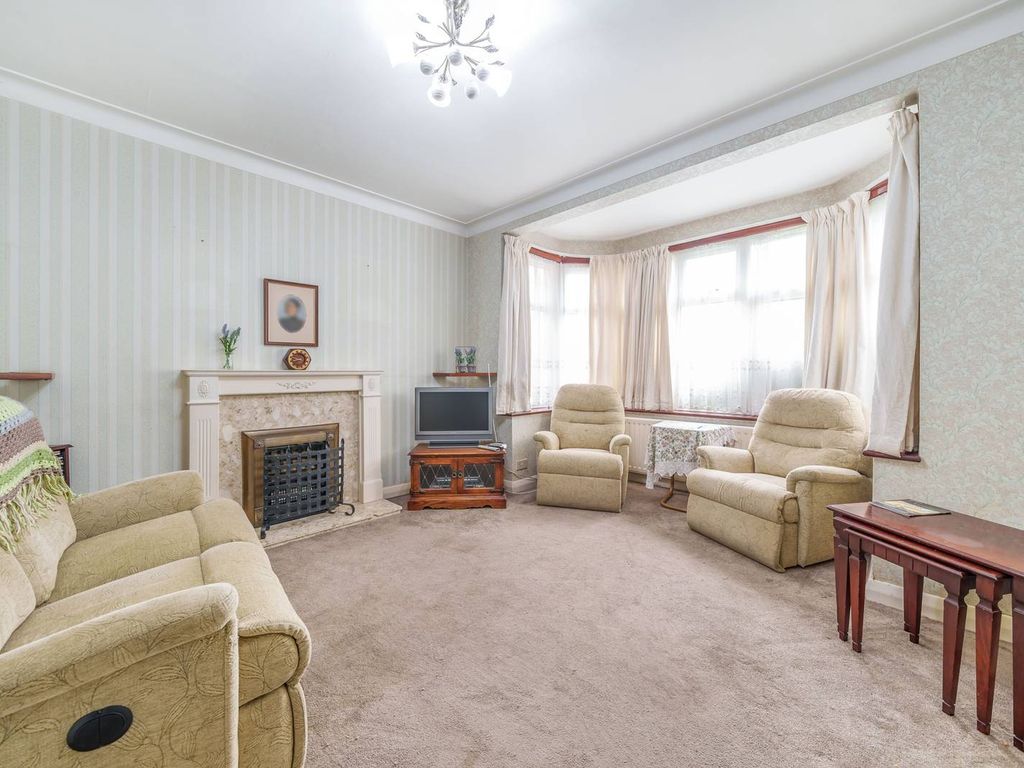 3 bed detached house for sale in Arlington Drive, Ruislip HA4, £780,000