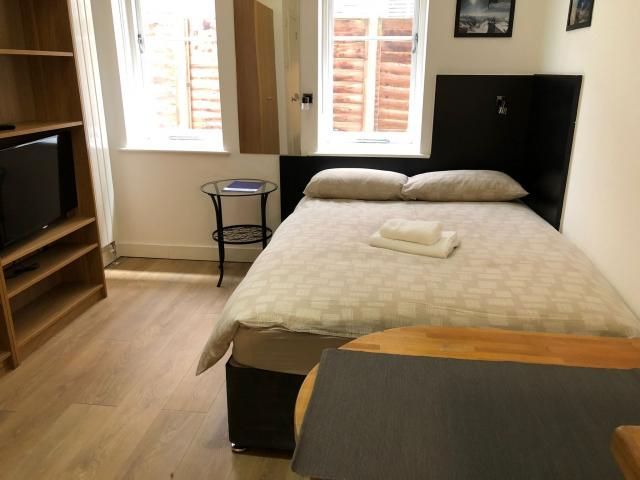 Studio to rent in Flat, Finchley Road, London NW3, £1,625 pcm