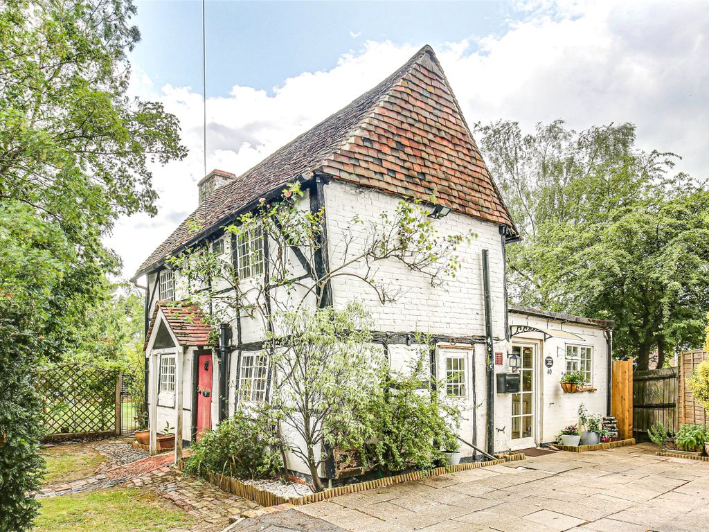 3 bed detached house for sale in Hurst Green Road, Hurst Green Oxted, Surrey RH8, £650,000