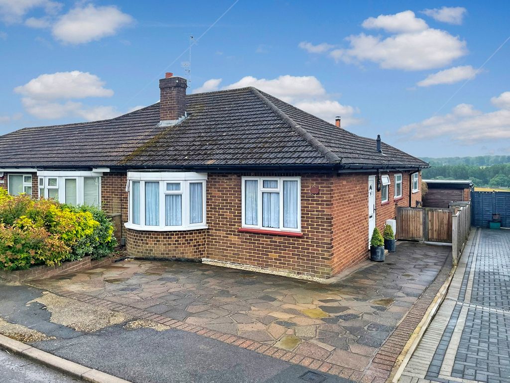 3 bed bungalow for sale in Shepherds Way, Chesham HP5, £490,000
