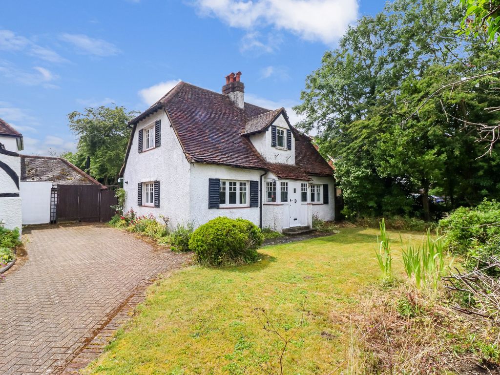 2 bed detached house for sale in Kings Lane, Chipperfield, Kings Langley WD4, £875,000