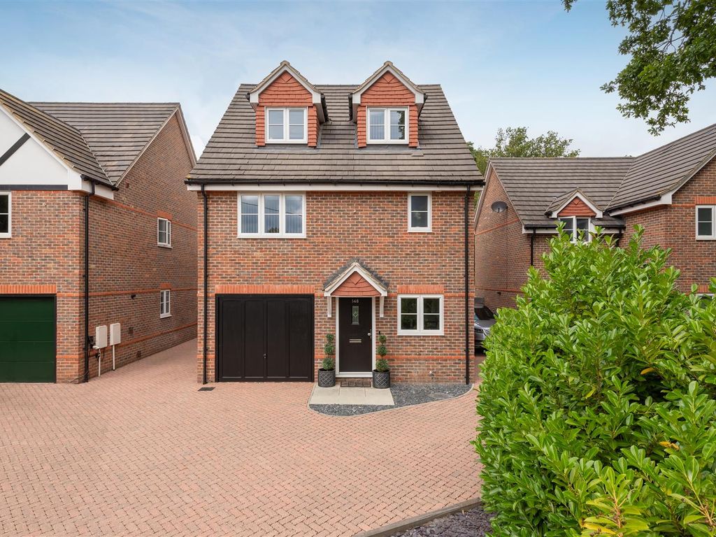 5 bed detached house for sale in New Road, Ascot SL5, £850,000