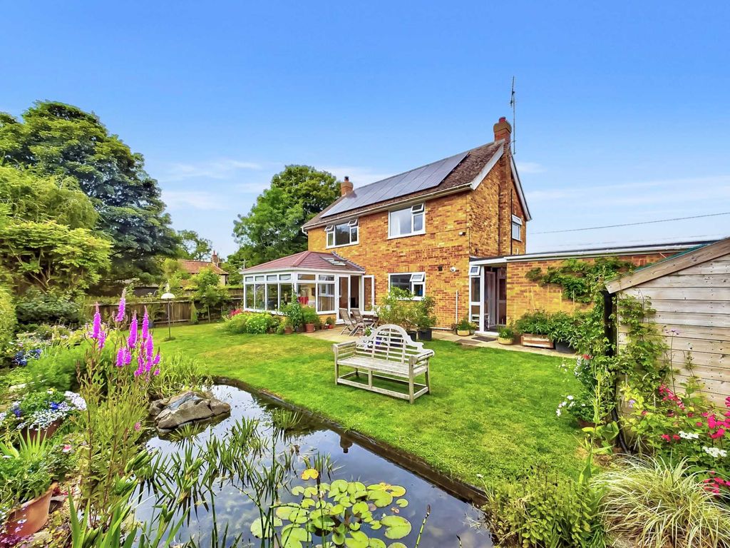 3 bed detached house for sale in Routs Green, Bledlow Ridge HP14, £700,000