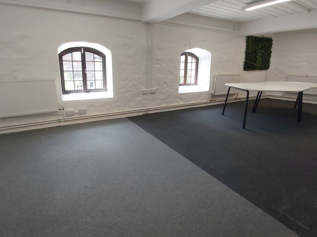 Office to let in Clarence Street, Bath BA1, £9,000 pa