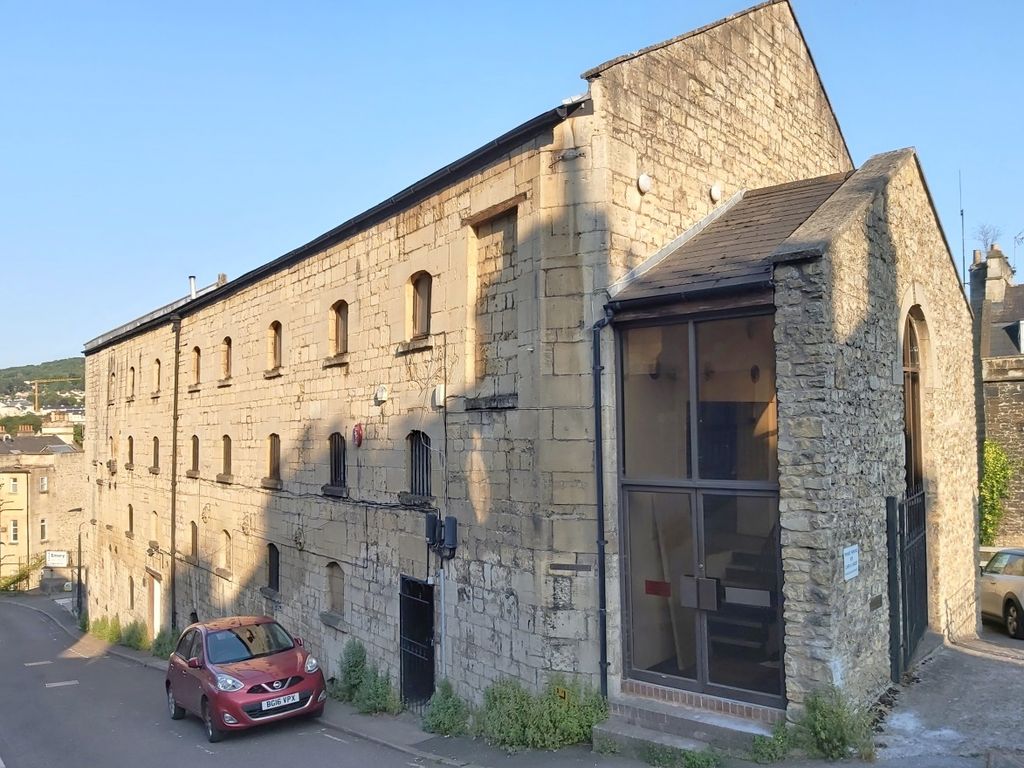 Office to let in Clarence Street, Bath BA1, £9,000 pa