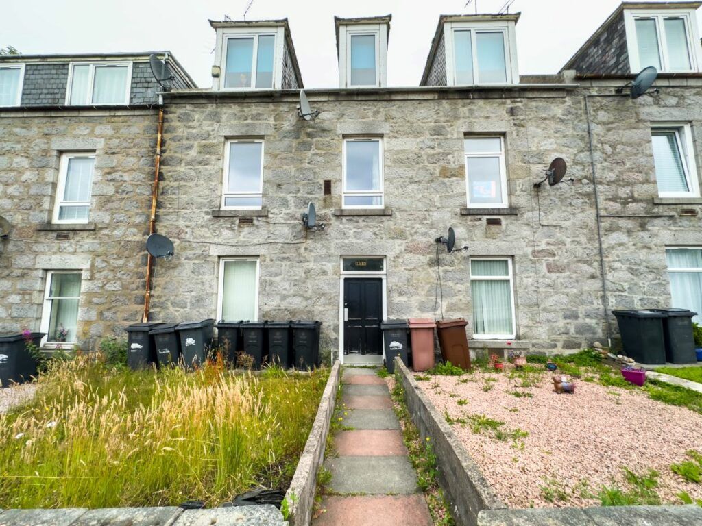 3 bed flat for sale in 160 Bankhead Road, Aberdeen AB21, £99,000
