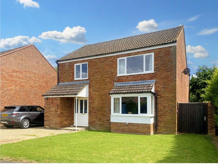 4 bed detached house for sale in Bramley Drive, Fakenham NR21, £385,000