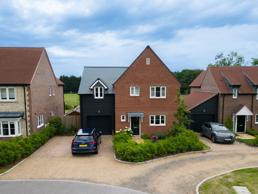 4 bed detached house for sale in Oving Road, Whitchurch, Aylesbury HP22, £685,000