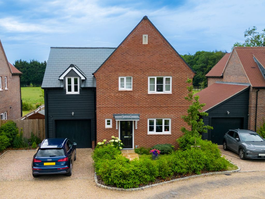 4 bed detached house for sale in Oving Road, Whitchurch, Aylesbury HP22, £685,000