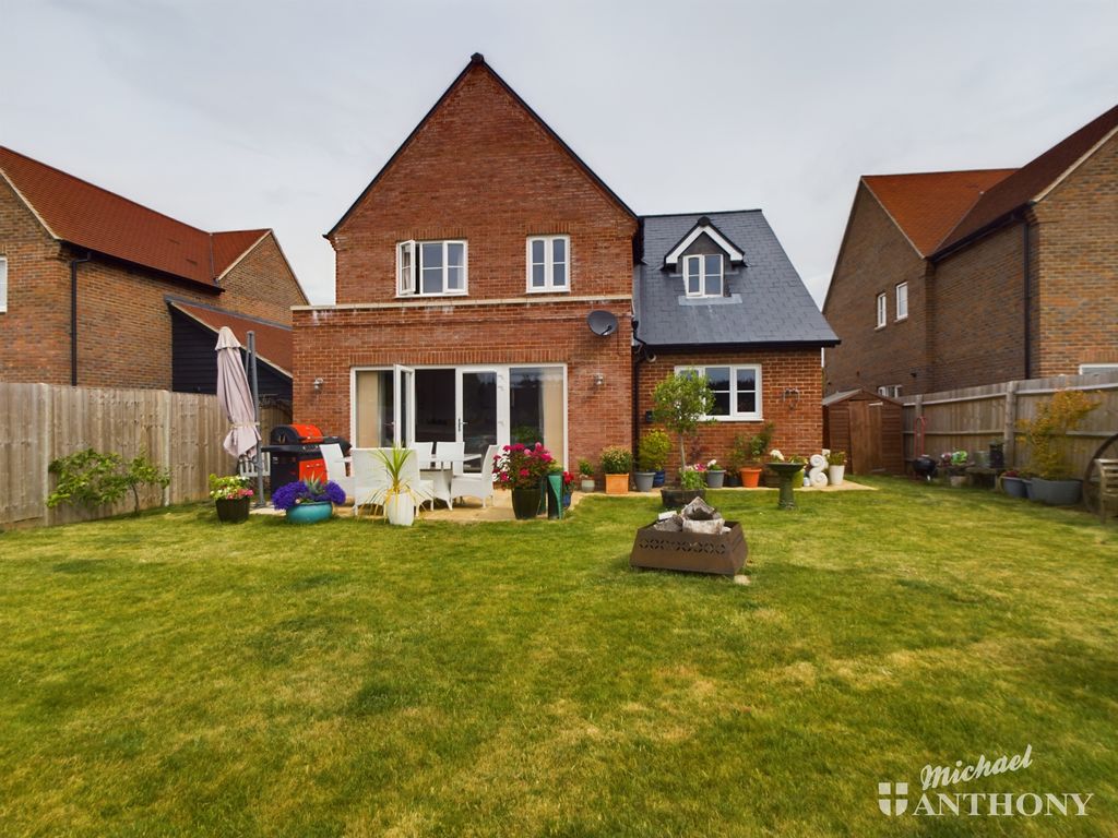 4 bed detached house for sale in Oving Road, Whitchurch, Aylesbury HP22, £685,000